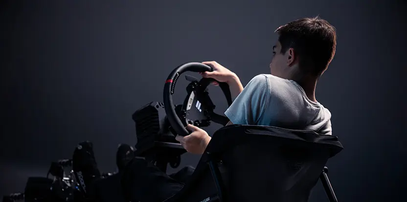 CONÇU POUR LA SIMULATION DE COURSE