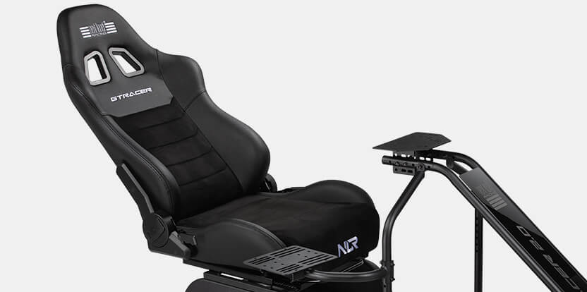 NOUVEAU SIÈGE DE COURSE GT PLUS LARGE POUR UN CONFORT ULTIME